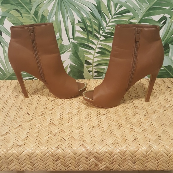 💖 Cognac Ankle Booties w Gold Peep Toe 💖 - Picture 2 of 5